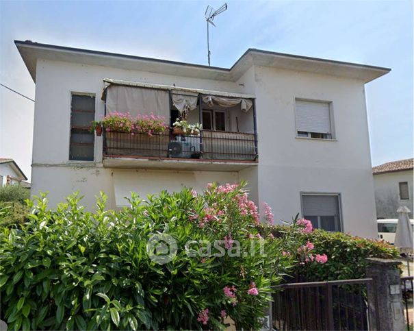 Appartamento in residenziale in Via B Lattes 6