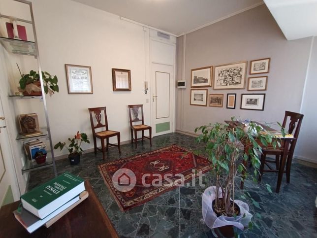 Ufficio in commerciale in 