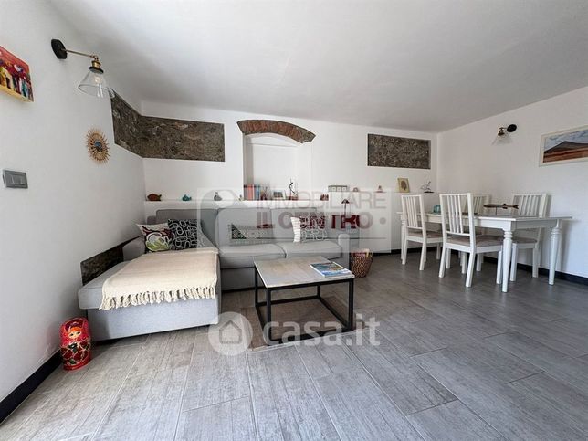 Casa bi/trifamiliare in residenziale in 