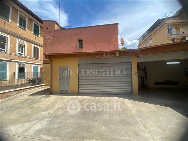 Box/posto auto in residenziale in Via dei Gelsi