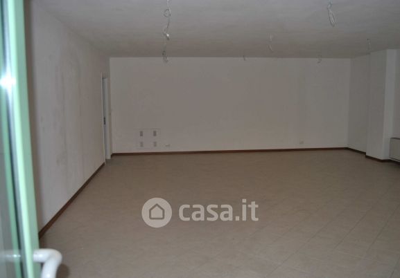 Ufficio in commerciale in Strata Statale 75 del Trasimeno