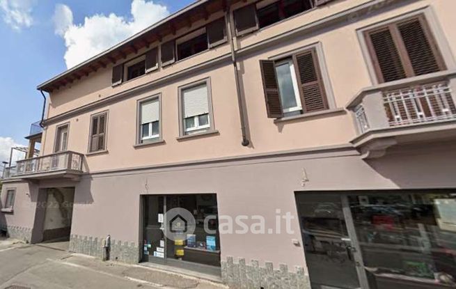Appartamento in residenziale in Via Angelo Agostoni 22