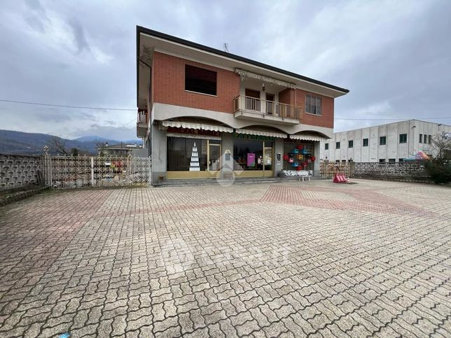 Capannone in commerciale in Via Provinciale 106