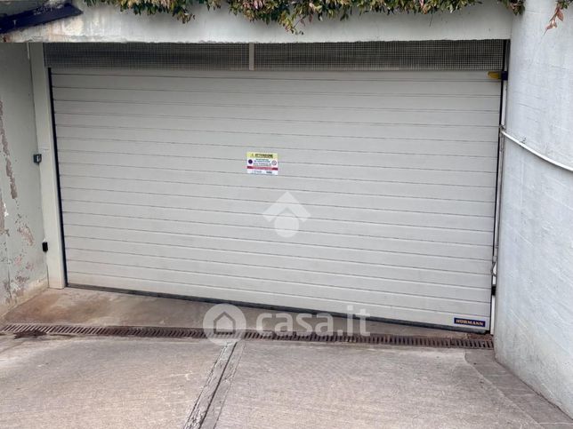 Garage/posto auto in residenziale in Via del Dos de la Luna