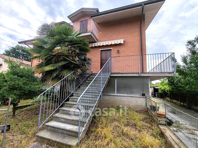 Casa bi/trifamiliare in residenziale in Via Agnesi 17