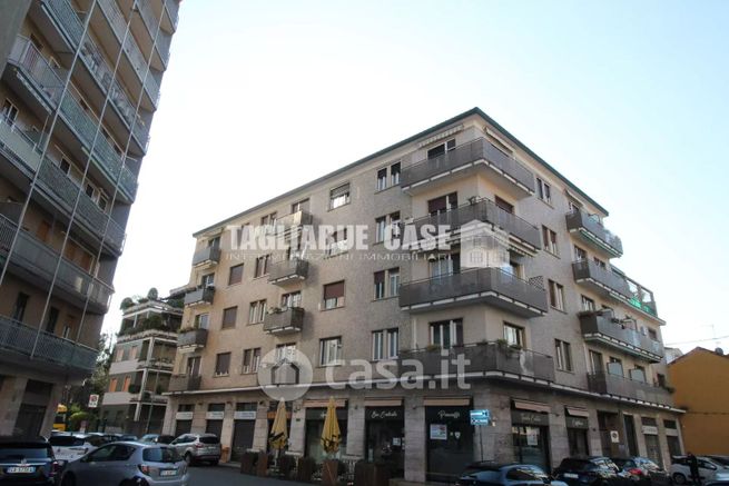 Box/posto auto in residenziale in Via Alessandro Manzoni 19