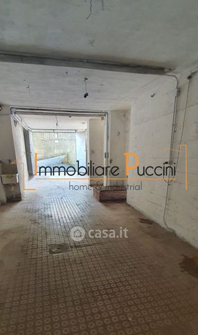 Box/posto auto in residenziale in Via Sestese