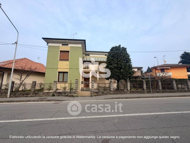 Casa indipendente in residenziale in Via Roma