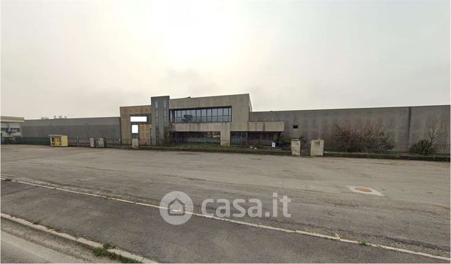 Capannone in commerciale in Via Kennedy 44