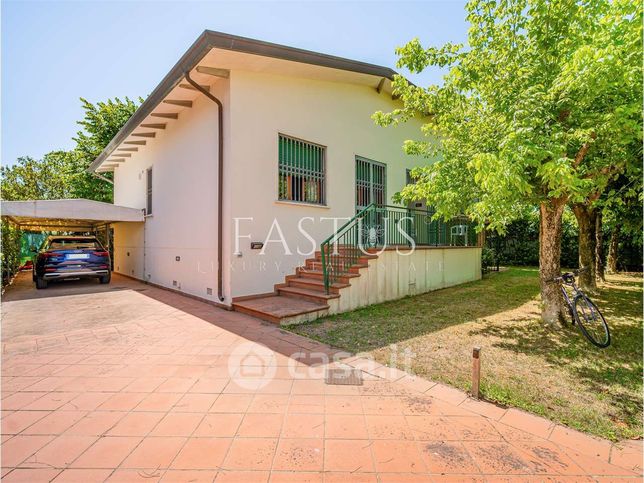 Villa in residenziale in Via Massaua 10