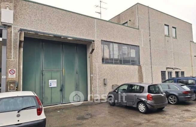 Capannone in commerciale in Via del Lavoro 30 A