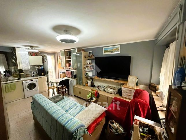 Casa bi/trifamiliare in residenziale in Via Benedetto Cairoli 18