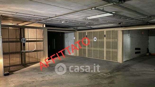 Box/posto auto in residenziale in Viale Miramare 3