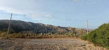 Terreno agricolo in commerciale in Contrada Fossi