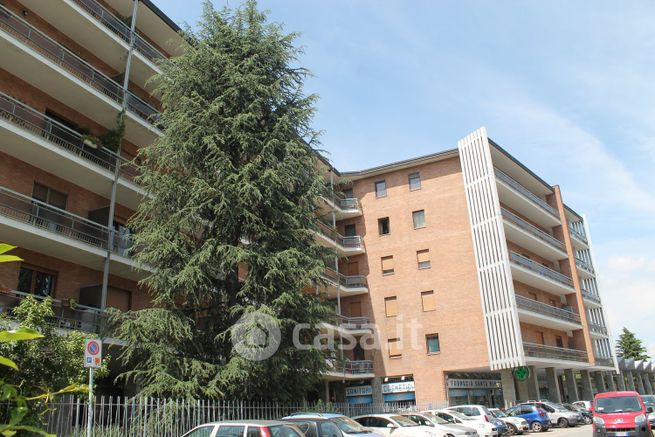 Box/posto auto in residenziale in Strada Torino 73