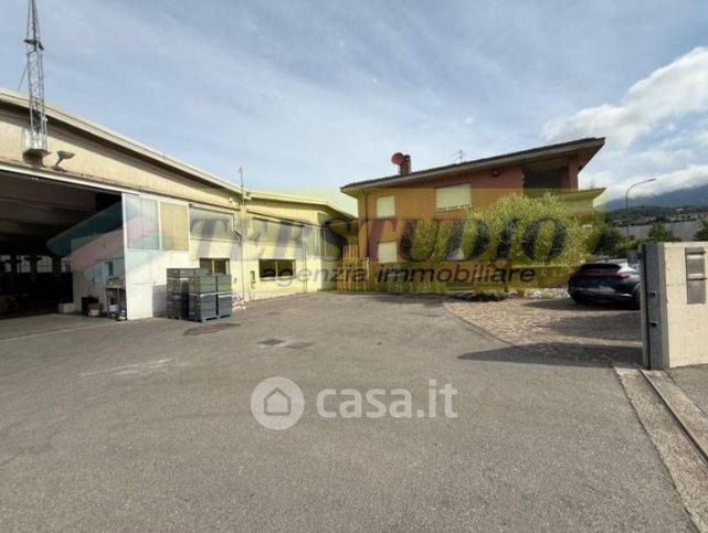 Capannone in commerciale in Via Giuseppe Mazzini