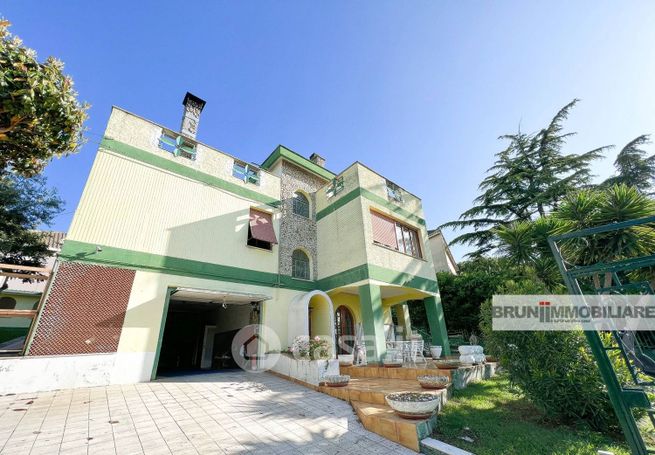 Appartamento in residenziale in Viale Margherita D'Austria