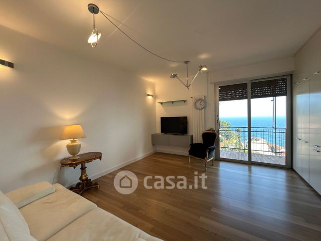 Attico/mansarda in residenziale in Regione Paradiso