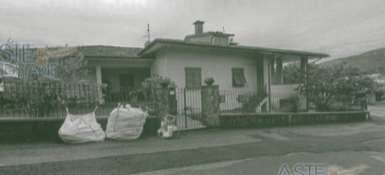 Casa bi/trifamiliare in residenziale in Via dei Platani 9