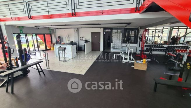 Capannone in commerciale in Via Felice Cavallotti 5