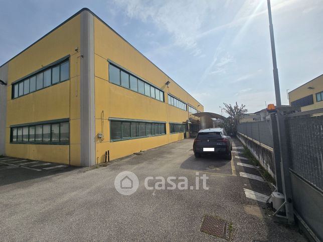 Ufficio in commerciale in 