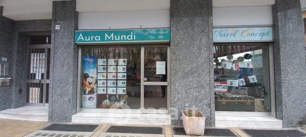 Negozio/locale commerciale in commerciale in Viale Rimembranza 17