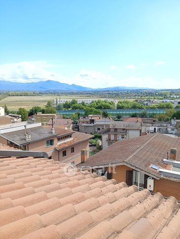 Attico/mansarda in residenziale in Via Tiberina 19