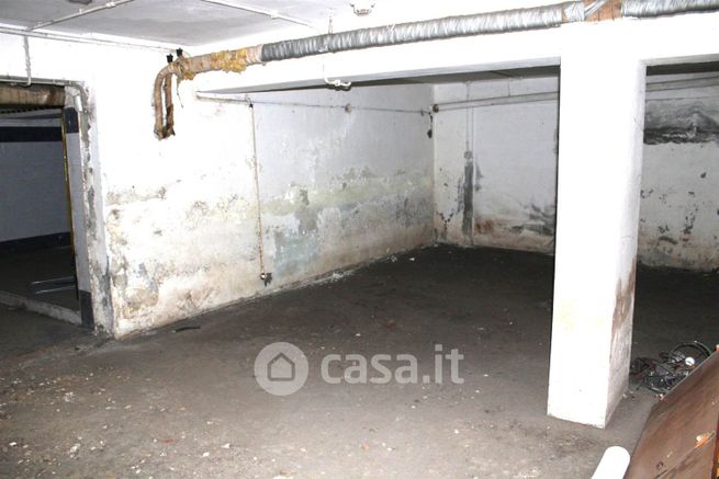 Capannone in commerciale in Corso Amedeo de Rege 85