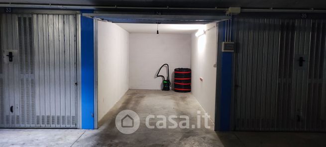Box/posto auto in residenziale in Via Valsesia 20