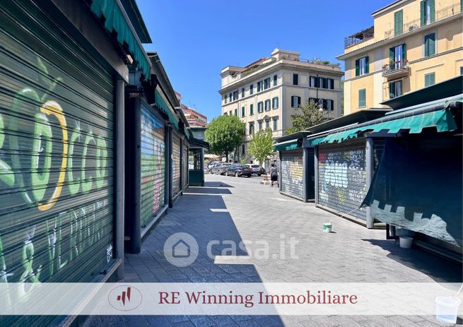 Box/posto auto in residenziale in Piazza Crati 3
