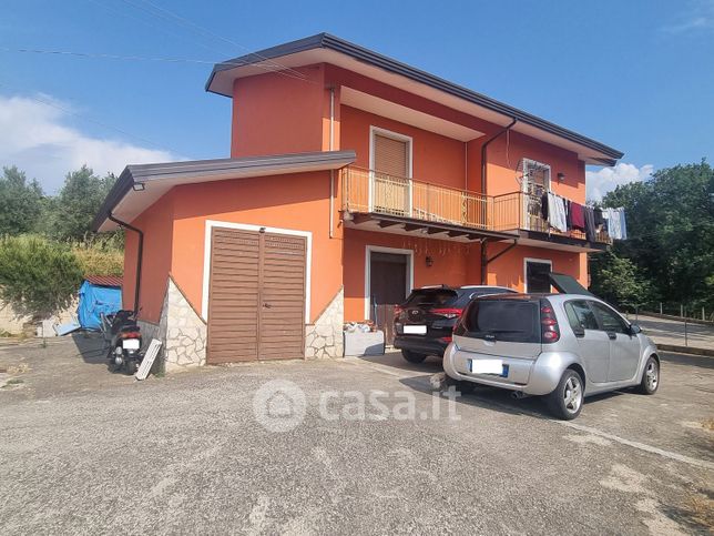 Casa indipendente in residenziale in Strada Comunale Cerzete 8