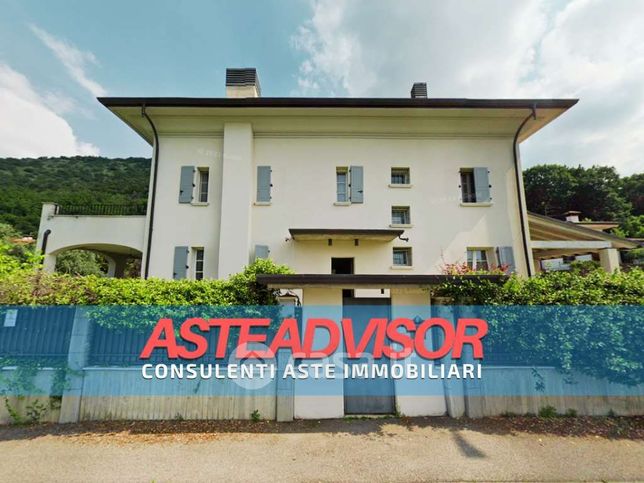 Villa in residenziale in Via Madre Teresa di Calcutta 7