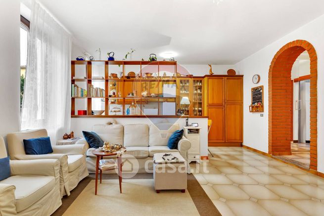 Casa indipendente in residenziale in Via Luigi Cadorna 56