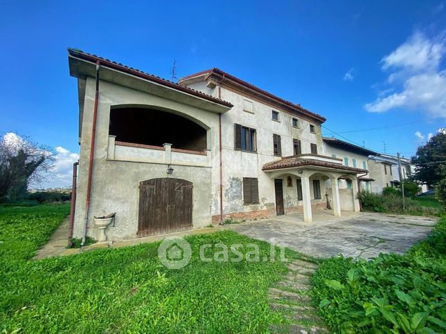 Casa indipendente in residenziale in 