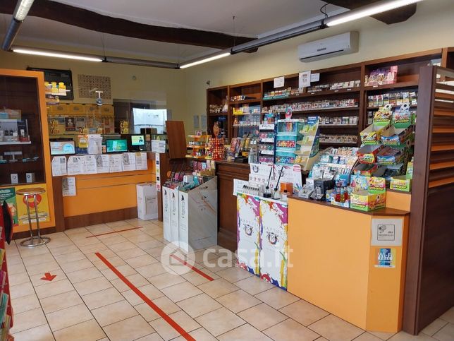Attivitã /licenza (con o senza mura) in commerciale in Via Roma