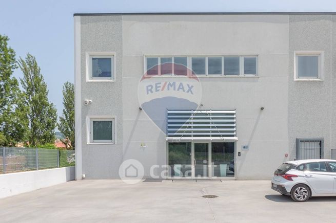 Ufficio in commerciale in Via Erasmo Piaggio