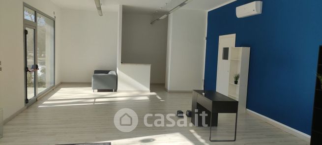 Attivitã /licenza (con o senza mura) in commerciale in Via Guglielmo Marconi