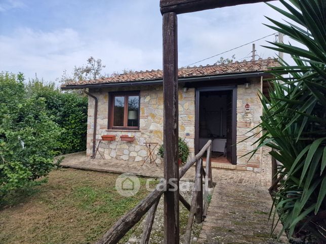 Casa indipendente in residenziale in Strada del Fondo