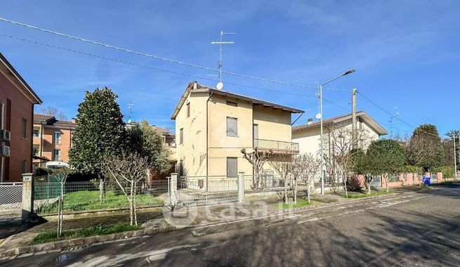 Casa indipendente in residenziale in Via delle Nazioni Unite 28
