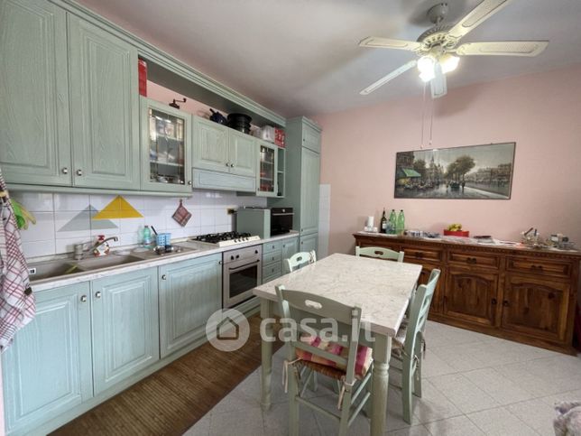Villa in residenziale in Via dei Faggi 10
