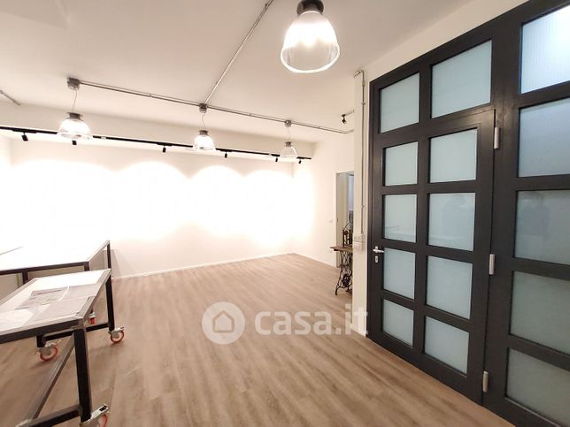 Capannone in commerciale in Via Balilla 38