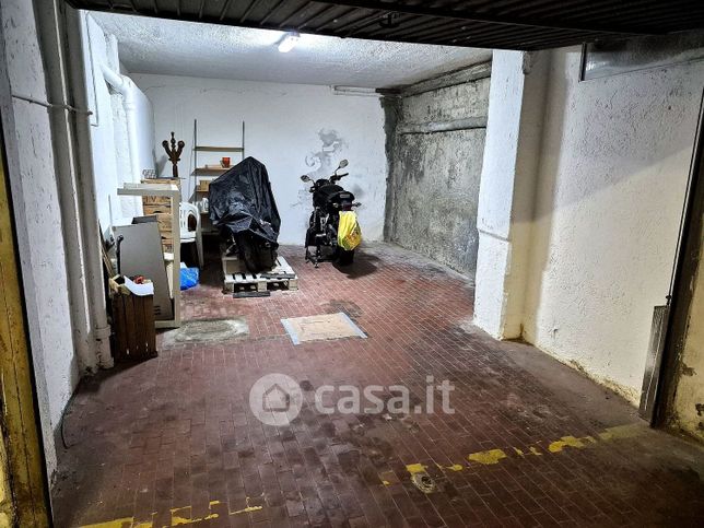 Box/posto auto in residenziale in Via dei Savorelli 65