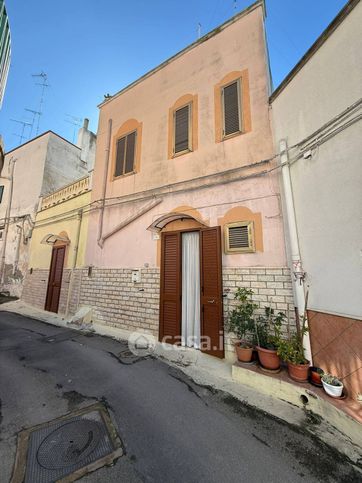 Casa indipendente in residenziale in Vico I Bernalda 28