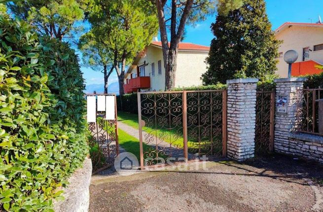 Villa in residenziale in Via Parini 5