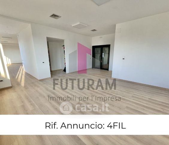 Ufficio in commerciale in Via Negrin