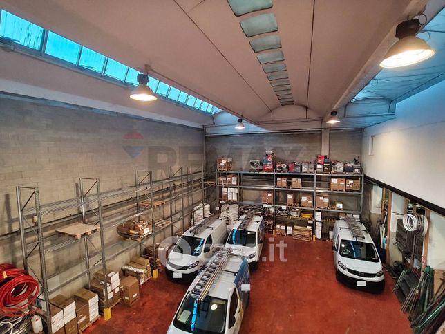 Capannone in commerciale in Via Don Marnoni