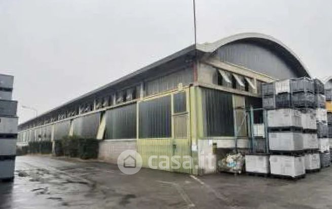 Capannone in commerciale in Via Alioli e Sassi 1