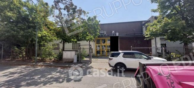 Capannone in commerciale in Via Rossetto 5