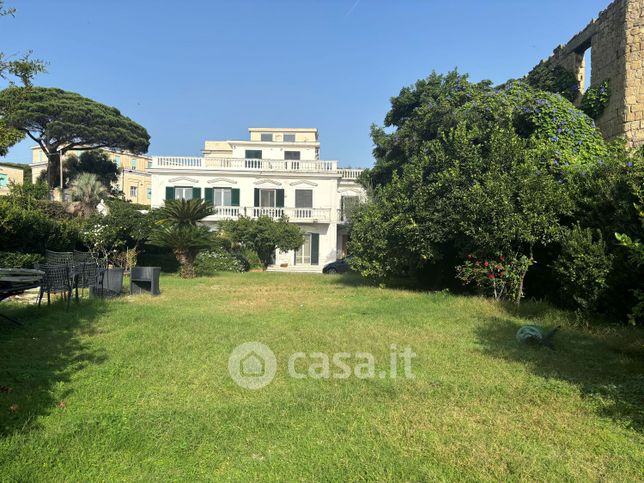 Casa bi/trifamiliare in residenziale in Via Marechiaro