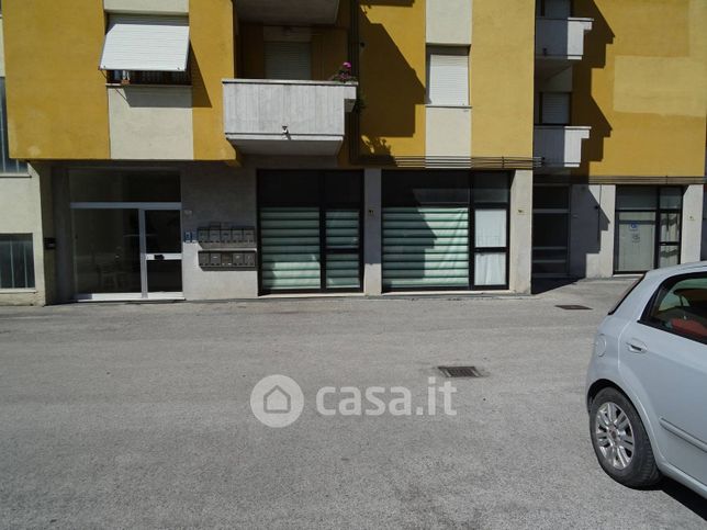 Attivitã /licenza (con o senza mura) in commerciale in Viale XIII Luglio